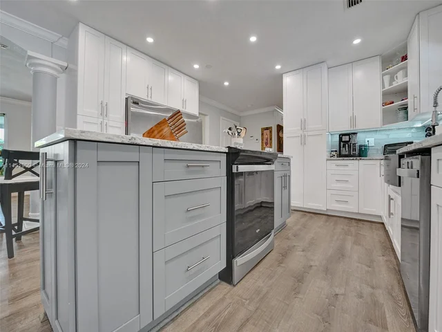 11860 Tara Dr, Plantation FL 33325