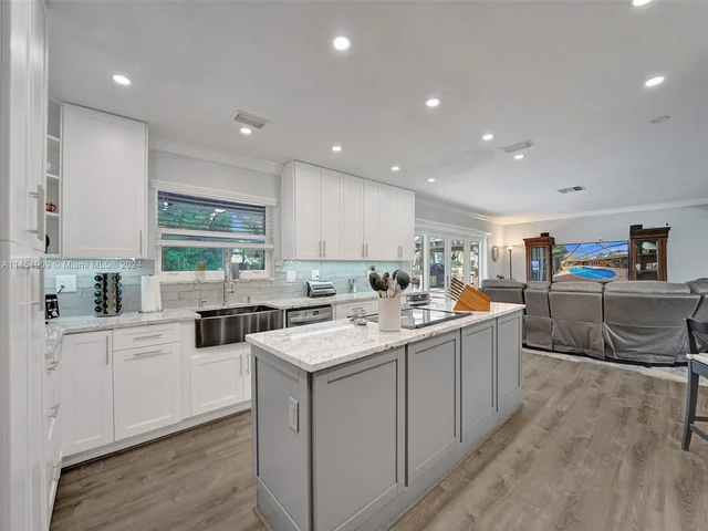 11860 Tara Dr, Plantation FL 33325