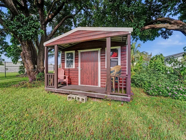 11860 Tara Dr, Plantation FL 33325