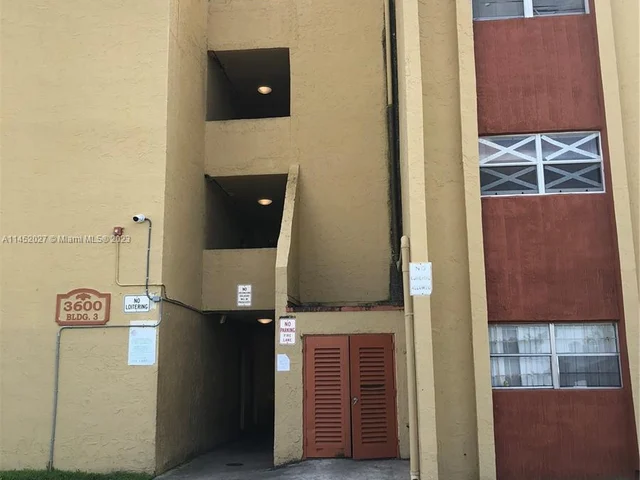 3600 NW 21st St # 110, Lauderdale Lakes FL 33311