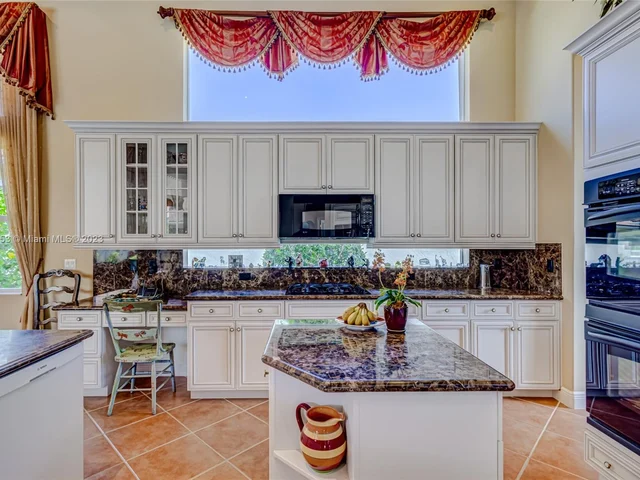 522 Les Jardin Dr, Palm Beach Gardens FL 33410