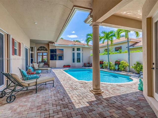 522 Les Jardin Dr, Palm Beach Gardens FL 33410