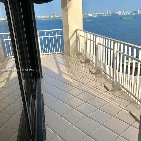 4000 Towerside Ter # 2212, Miami FL 33138