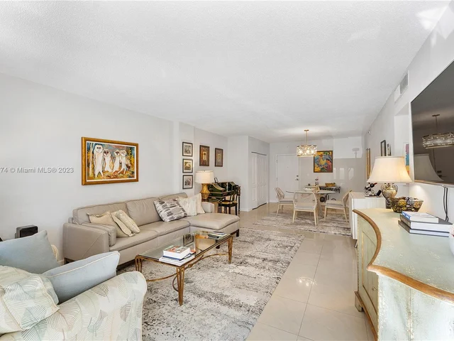 90 Edgewater Dr # 116, Coral Gables FL 33133