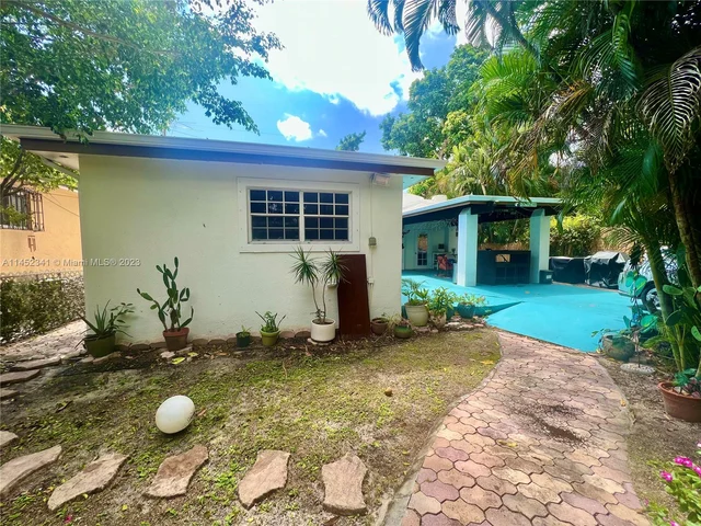 3044 SW 15th St, Miami FL 33145