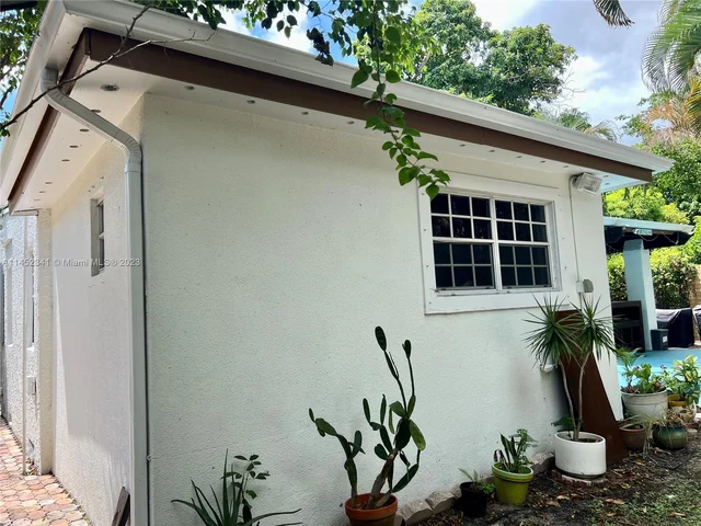 3044 SW 15th St, Miami FL 33145