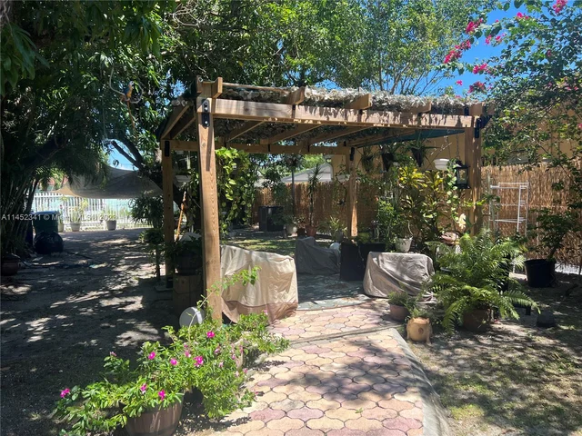 3044 SW 15th St, Miami FL 33145