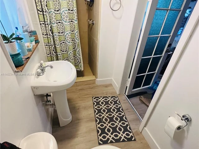 3044 SW 15th St, Miami FL 33145