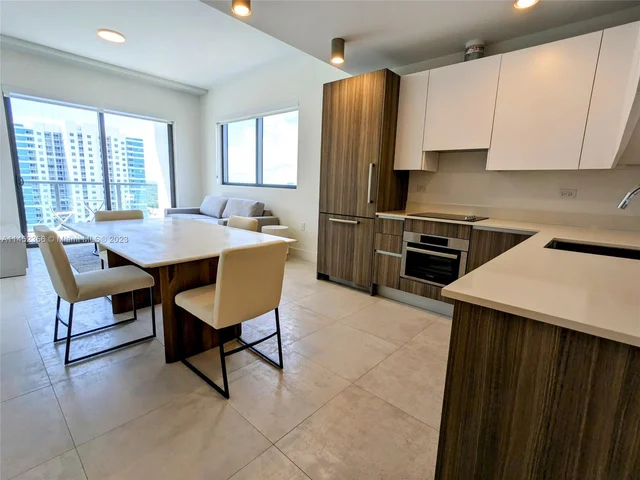 239 SW 9 St. # 1702, Miami FL 33130