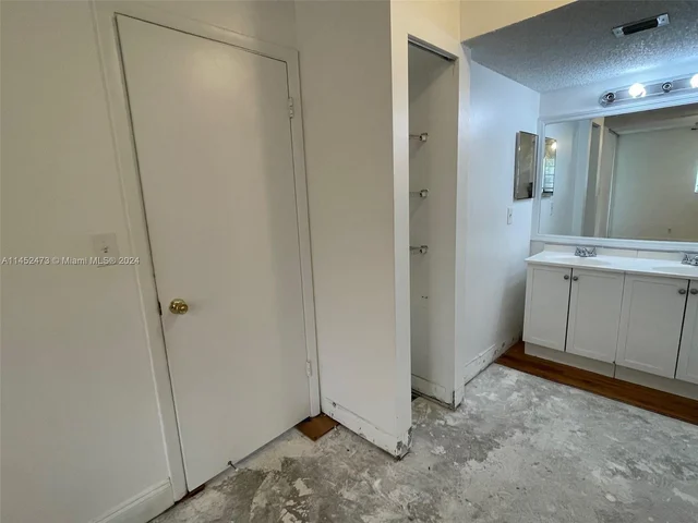 10501 W Broward Blvd # 303, Plantation FL 33324