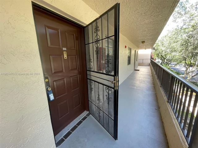 10501 W Broward Blvd # 303, Plantation FL 33324