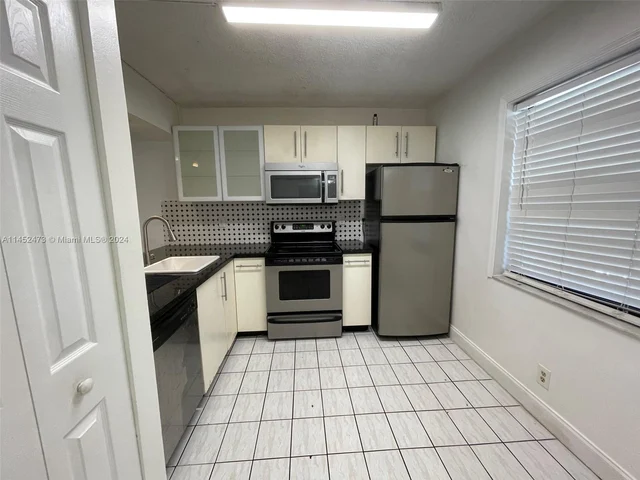 10501 W Broward Blvd # 303, Plantation FL 33324