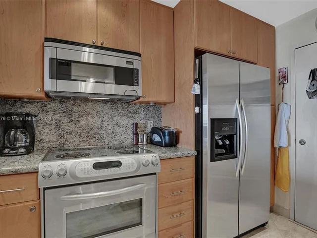 1965 S Ocean Dr # 18J, Hallandale Beach FL 33009