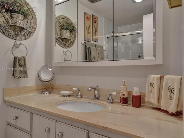 1965 S Ocean Dr # 18J, Hallandale Beach FL 33009