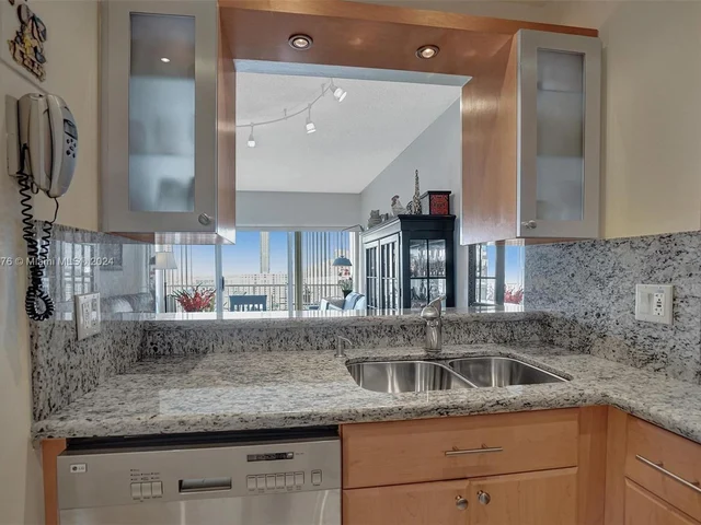 1965 S Ocean Dr # 18J, Hallandale Beach FL 33009