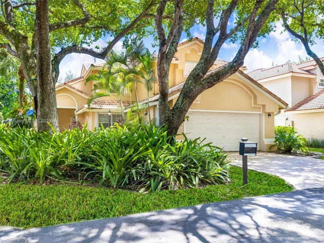 506 Misty Oaks Dr, Pompano Beach FL 33069