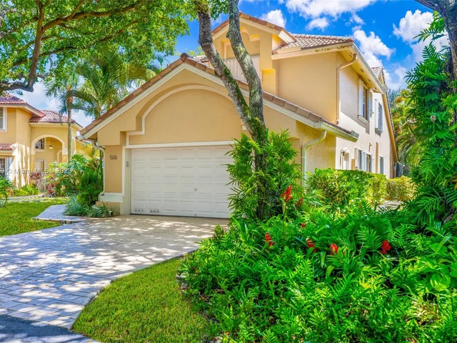 506 Misty Oaks Dr, Pompano Beach FL 33069