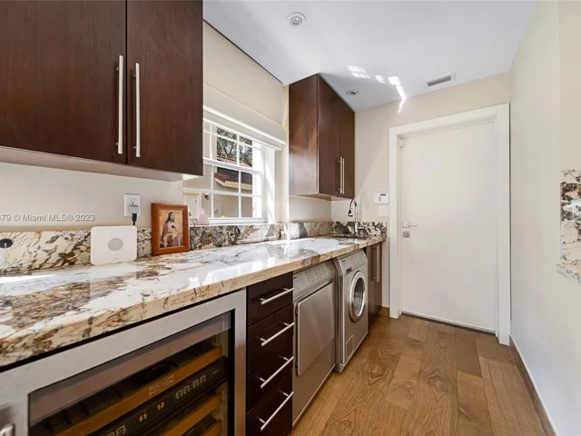 506 Misty Oaks Dr, Pompano Beach FL 33069