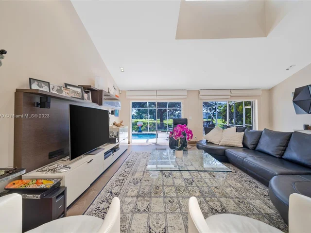 506 Misty Oaks Dr, Pompano Beach FL 33069