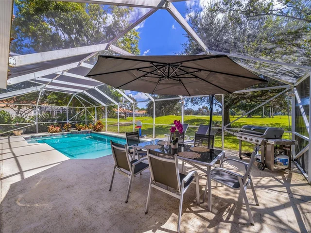 506 Misty Oaks Dr, Pompano Beach FL 33069