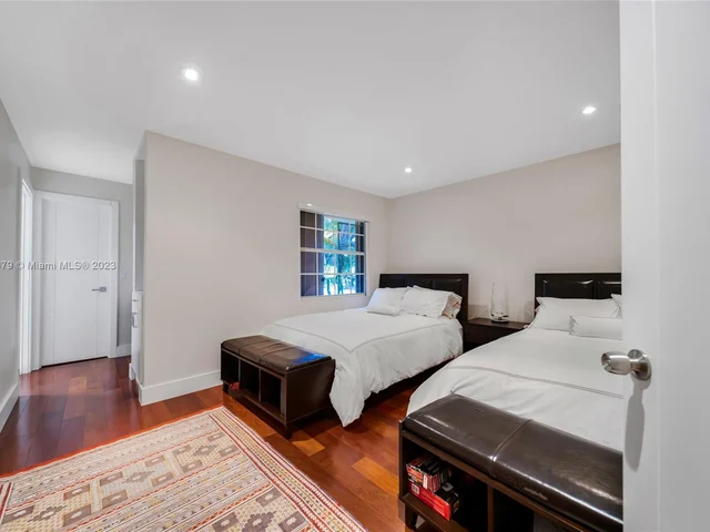 506 Misty Oaks Dr, Pompano Beach FL 33069