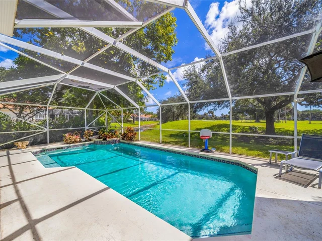 506 Misty Oaks Dr, Pompano Beach FL 33069