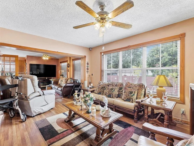 7940 SW 21st St, Miami FL 33155