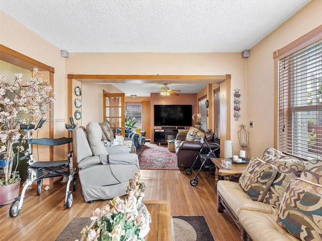 7940 SW 21st St, Miami FL 33155