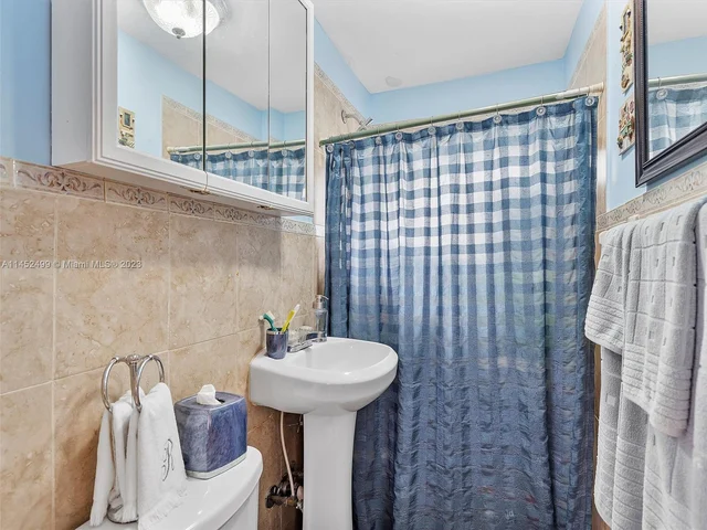 7940 SW 21st St, Miami FL 33155