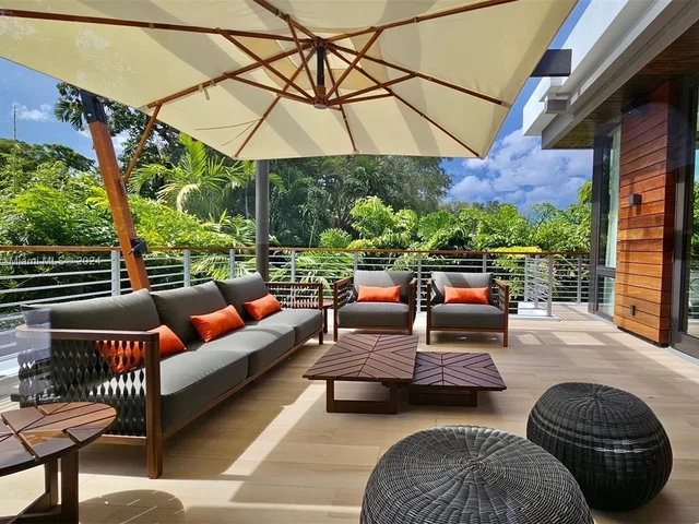 1669 Onaway Dr, Miami FL 33133