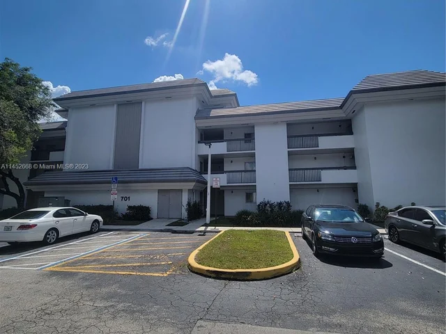 701 N Pine Island Rd # 104, Plantation FL 33324