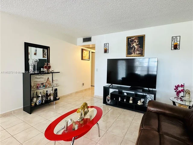 551 SW 135th Ave # 206B, Pembroke Pines FL 33027