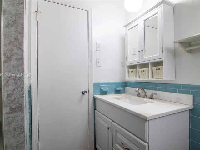 7507 NW 66th Ter, Tamarac FL 33321