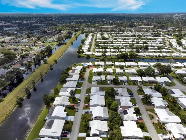 7507 NW 66th Ter, Tamarac FL 33321