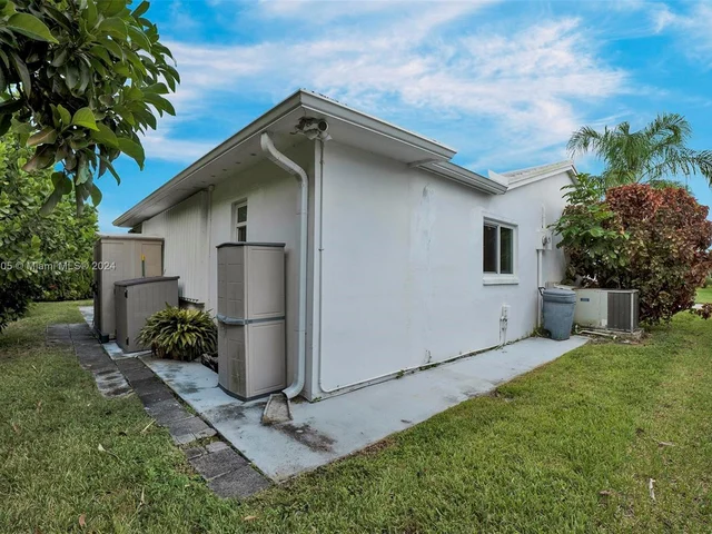 7507 NW 66th Ter, Tamarac FL 33321