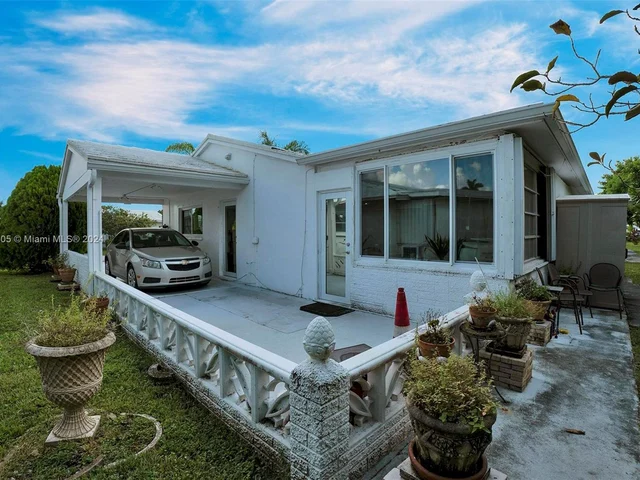 7507 NW 66th Ter, Tamarac FL 33321