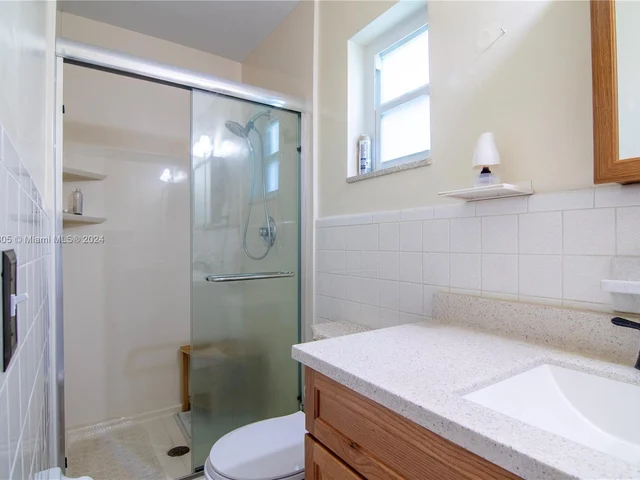 7507 NW 66th Ter, Tamarac FL 33321