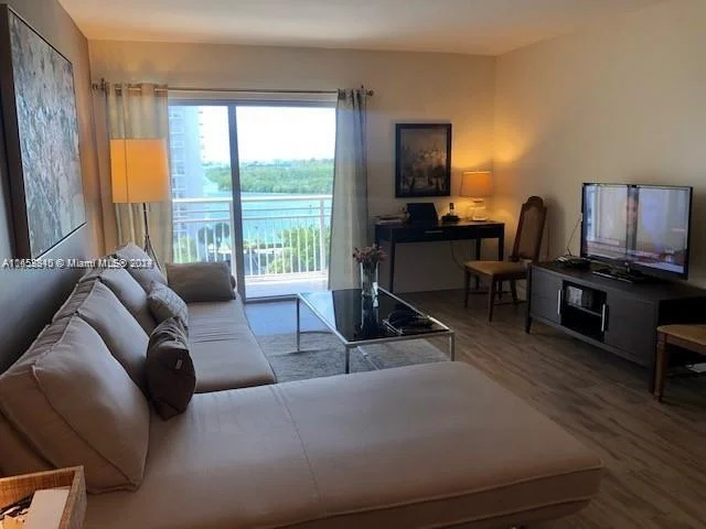 400 Kings Point Dr # 820, Sunny Isles Beach FL 33160