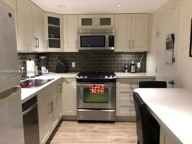 400 Kings Point Dr # 820, Sunny Isles Beach FL 33160