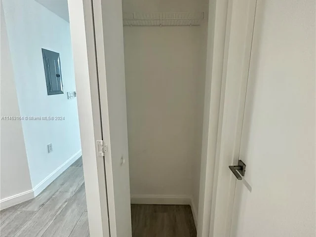 45 SW 9th St # 2310, Miami FL 33130