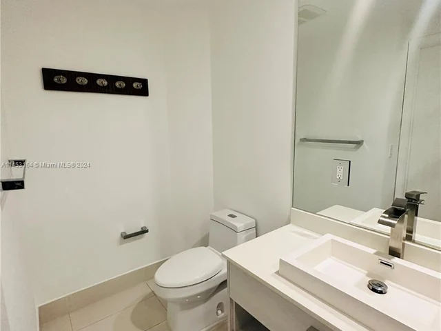 45 SW 9th St # 2310, Miami FL 33130