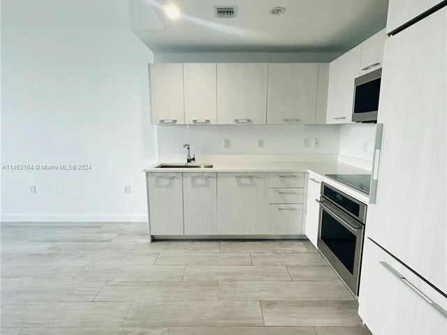 45 SW 9th St # 2310, Miami FL 33130