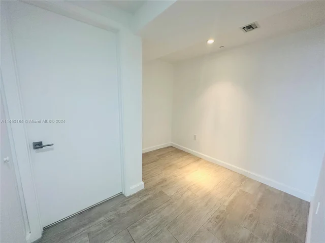 45 SW 9th St # 2310, Miami FL 33130