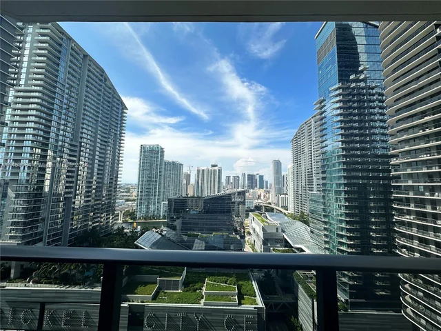 45 SW 9th St # 2310, Miami FL 33130