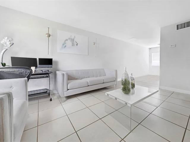 4804 NW 9th Dr # 4804, Plantation FL 33317