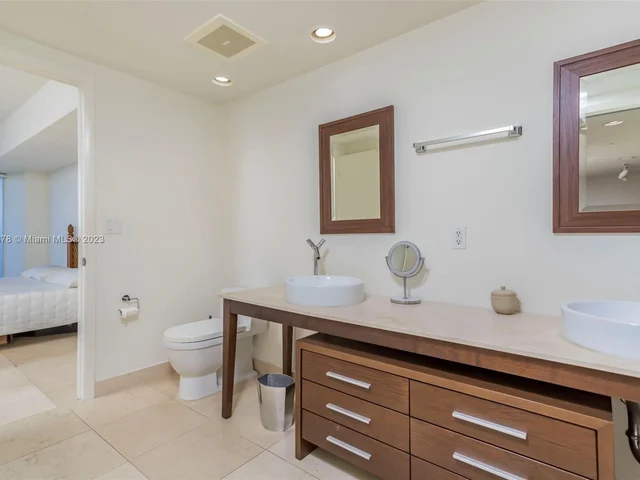 495 Brickell Ave # 1807, Miami FL 33131