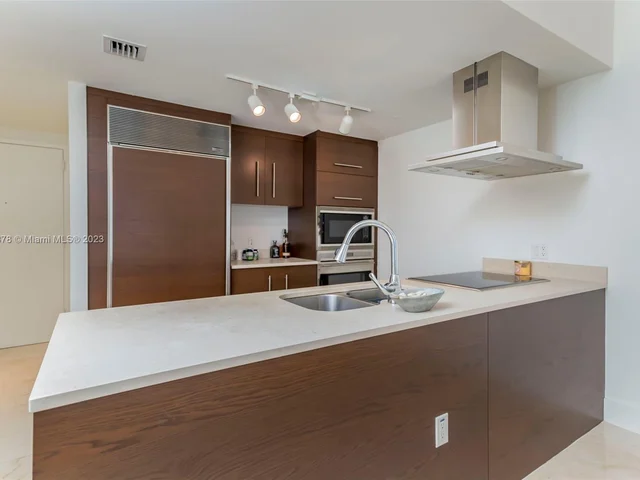 495 Brickell Ave # 1807, Miami FL 33131