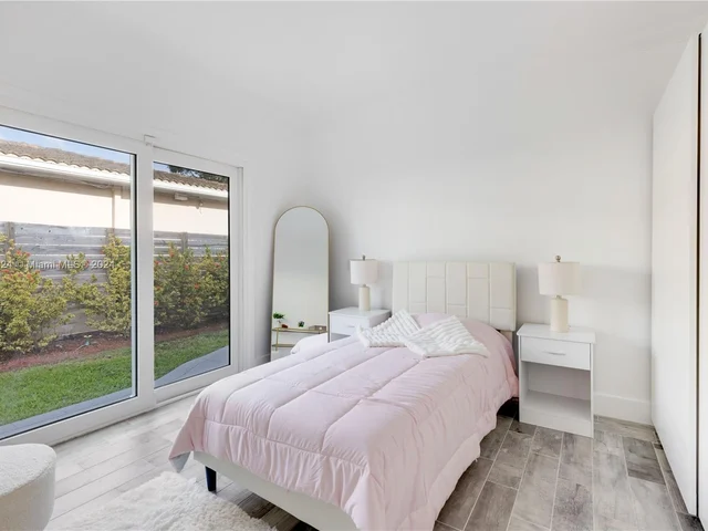 905 Fairway Dr, Miami Beach FL 33141