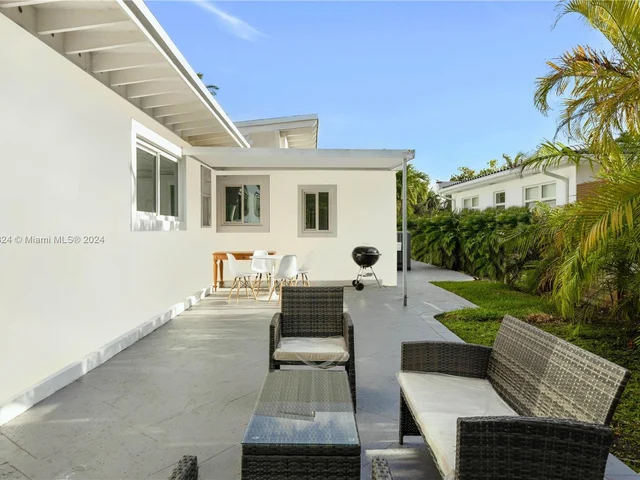 905 Fairway Dr, Miami Beach FL 33141