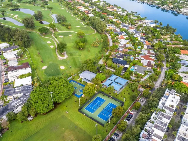 905 Fairway Dr, Miami Beach FL 33141